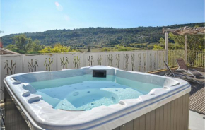 Beautiful home in La Caunette with 3 Bedrooms